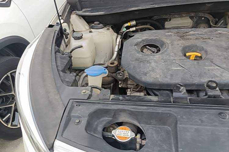 Used Kia Sportage R 2016 2.0L Automatic Two-Wheel Drive DLX Engine Bay Right