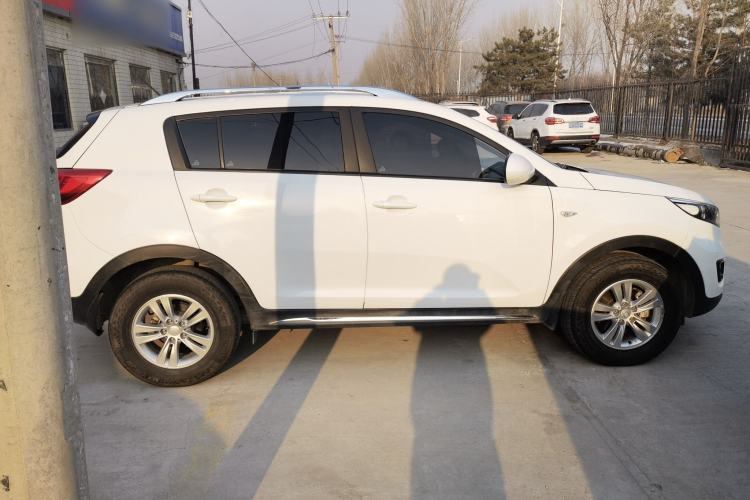 Used Kia Sportage R 2016 2.0L Manual Two-Wheel Drive GL Trim Exterior 2