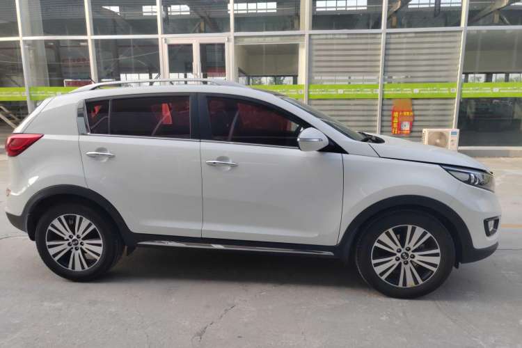 Used Kia Sportage R 2016 2.0L Automatic Two-Wheel Drive DLX Exterior 2