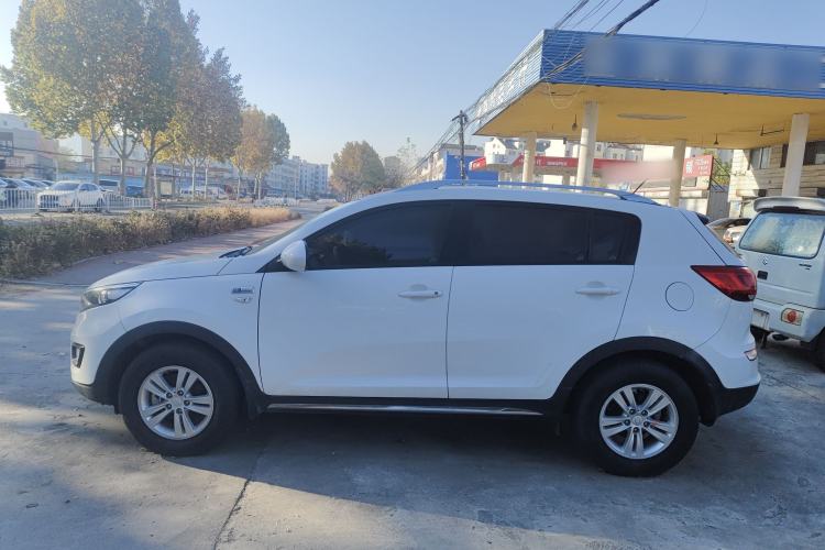 Used Kia Sportage R 2016 2.0L Manual Two-Wheel Drive GL Trim Exterior 3