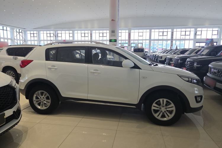 Used Kia Sportage R 2016 2.0L Manual Two-Wheel Drive GL Trim Exterior 3