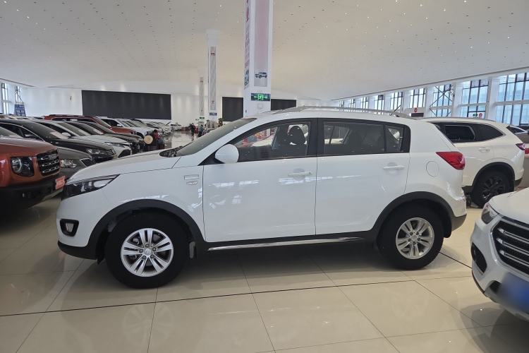 Used Kia Sportage R 2016 2.0L Manual Two-Wheel Drive GL Trim Exterior 6