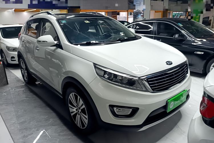 Used Kia Sportage R 2016 2.0L Automatic Two-Wheel Drive DLX Front Right 45 Deg