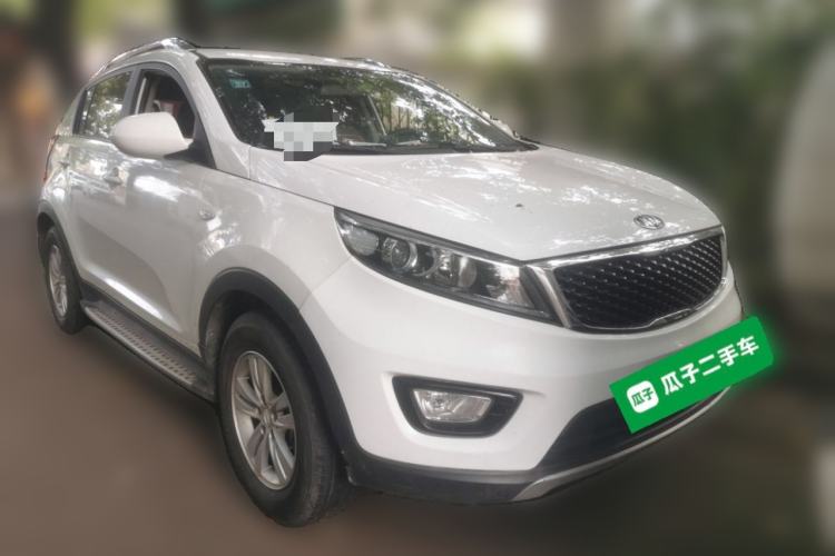 Used Kia Sportage R 2016 2.0L Manual Two-Wheel Drive GL Trim Front Right 45 Deg