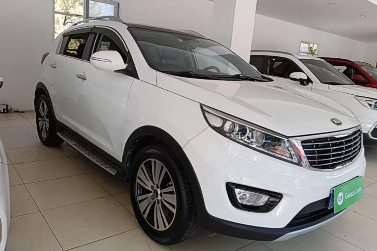Used Kia Sportage R 2016 2.0L Automatic Two-Wheel Drive DLX Front Right 45 Deg