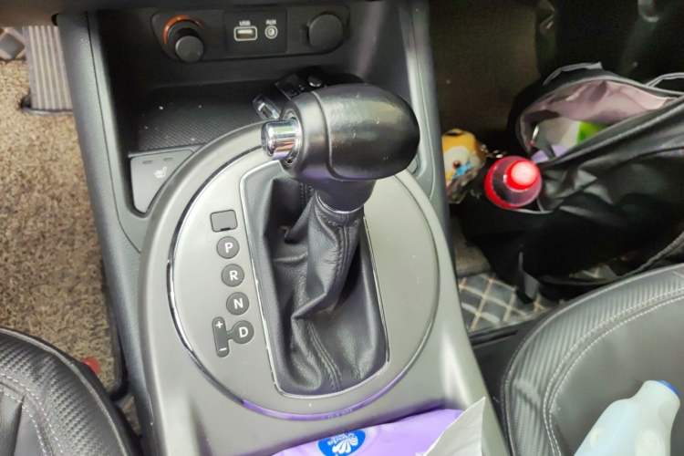 Used Kia Sportage R 2016 2.0L Automatic Two-Wheel Drive DLX Gear Lever