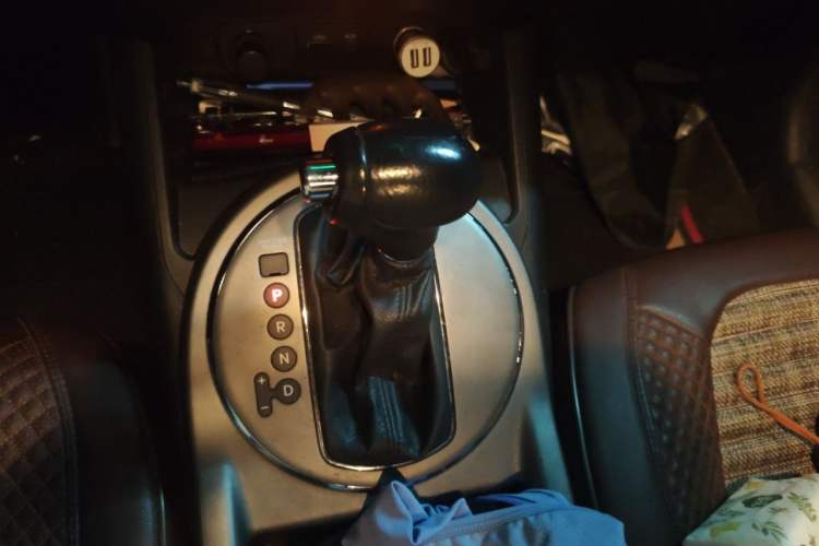 Used Kia Sportage R 2016 2.0L Automatic Two-Wheel Drive GLS Trim Gear Lever