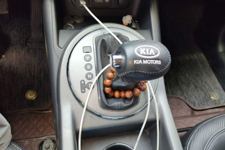Used Kia Sportage R 2016 2.0L Automatic Two-Wheel Drive GLS Trim Gear Lever
