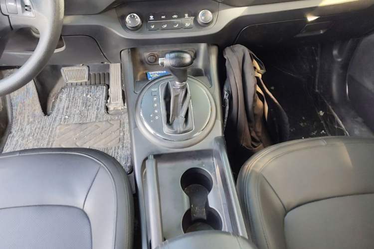 Used Kia Sportage R 2016 2.0L Automatic Two-Wheel Drive GL Gear Lever