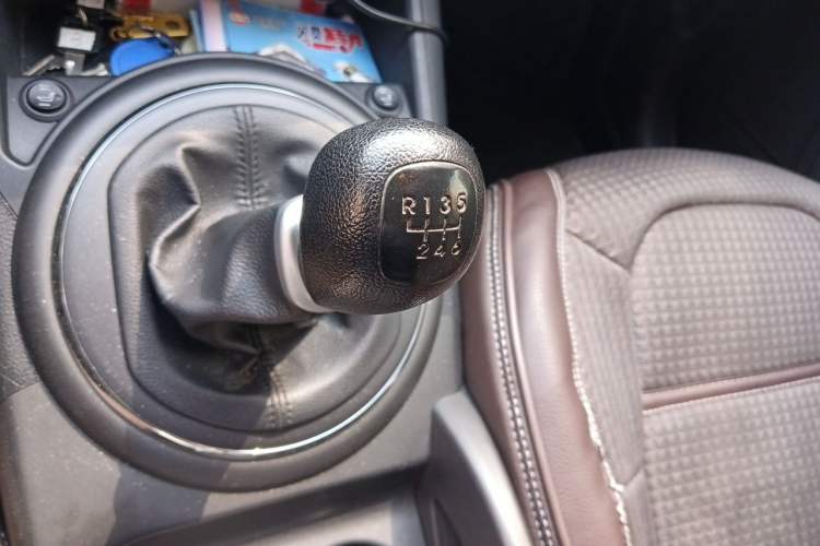 Used Kia Sportage R 2016 2.0L Manual Two-Wheel Drive GL Trim Gear Lever