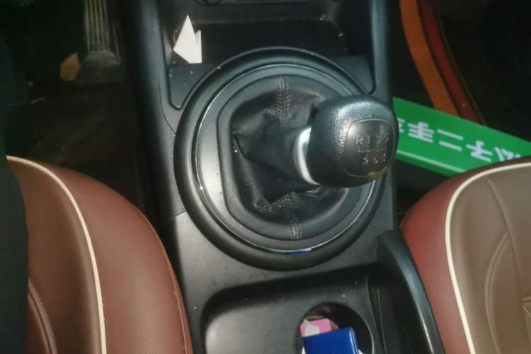 Used Kia Sportage R 2016 2.0L Manual Two-Wheel Drive GL Trim Gear Lever