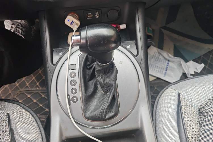 Used Kia Sportage R 2016 2.0L Automatic Two-Wheel Drive DLX Gear Lever