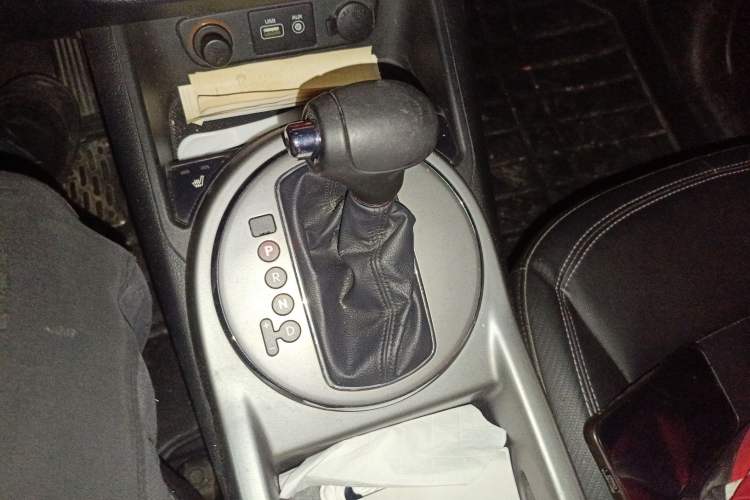 Used Kia Sportage R 2016 2.0L Automatic Two-Wheel Drive DLX Gear Lever