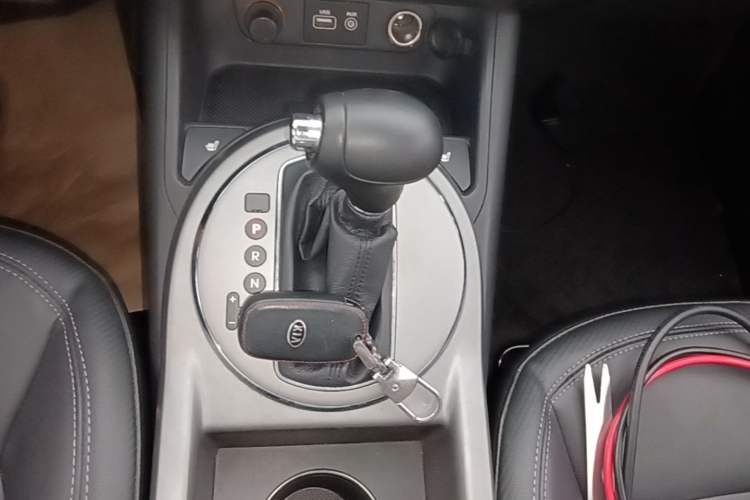Used Kia Sportage R 2016 2.0L Automatic Two-Wheel Drive DLX Gear Lever