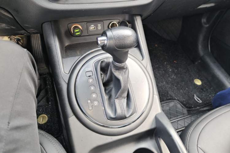 Used Kia Sportage R 2016 2.0L Automatic Two-Wheel Drive GL Gear Lever