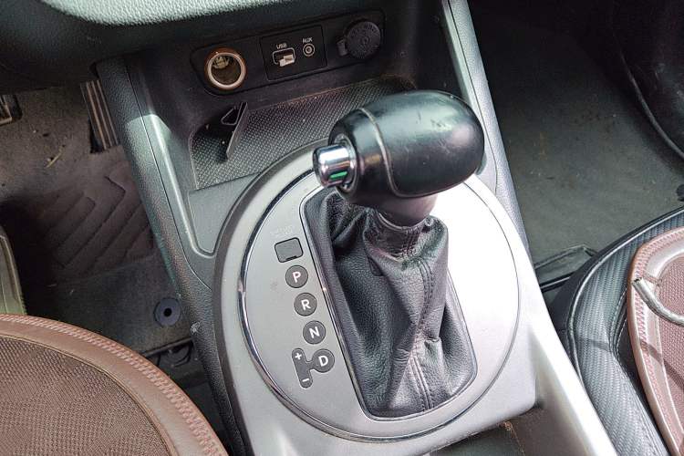 Used Kia Sportage R 2016 2.0L Automatic Two-Wheel Drive GLS Trim Gear Lever