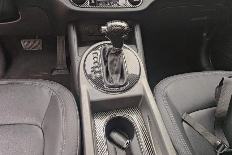 Used Kia Sportage R 2016 2.0L Automatic Two-Wheel Drive GLS Trim Gear Lever