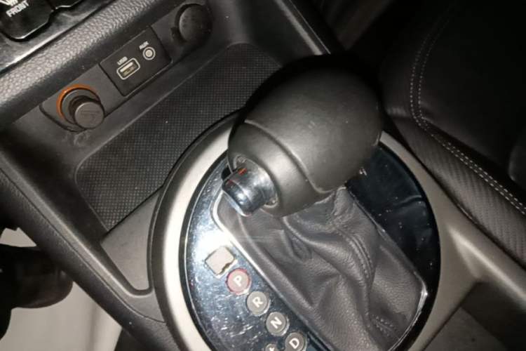 Used Kia Sportage R 2016 2.0L Automatic Two-Wheel Drive GLS Trim Gear Lever