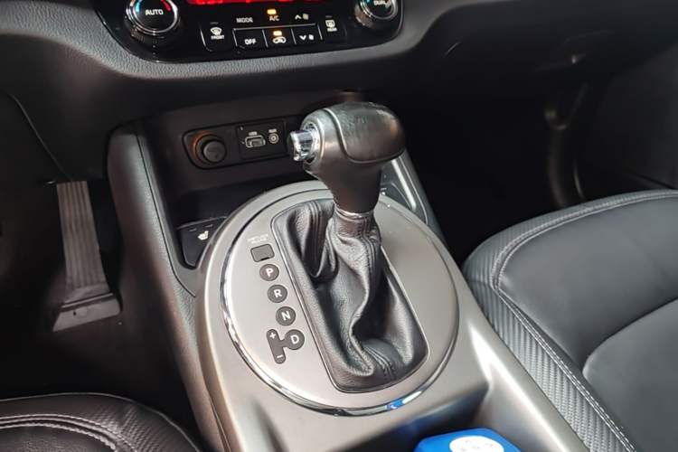 Used Kia Sportage R 2016 2.0L Automatic Two-Wheel Drive DLX Gear Lever