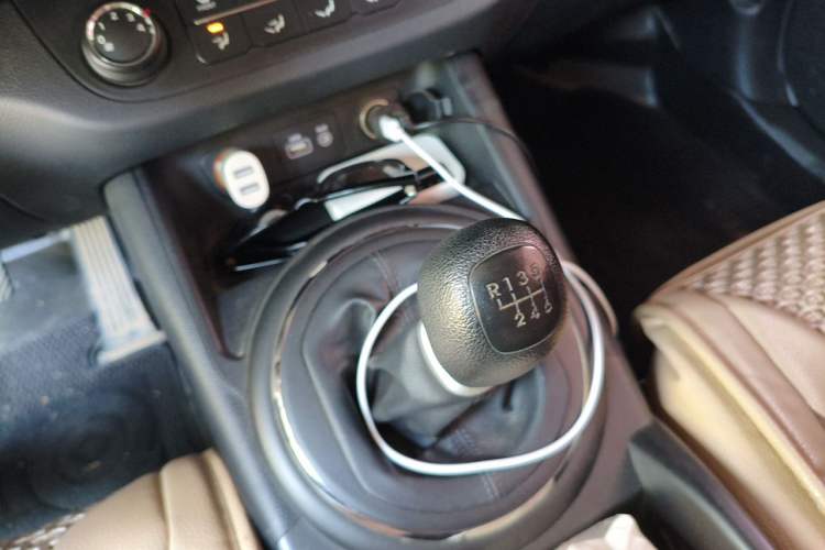 Used Kia Sportage R 2016 2.0L Manual Two-Wheel Drive GL Trim Gear Lever