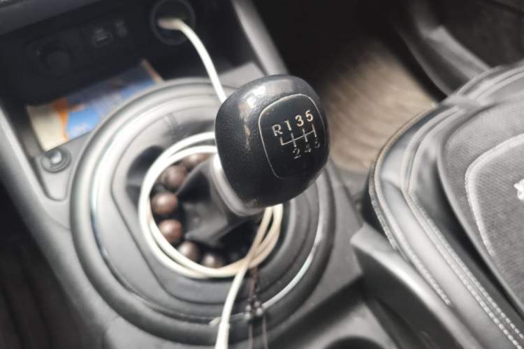Used Kia Sportage R 2016 2.0L Manual Two-Wheel Drive GL Trim Gear Lever