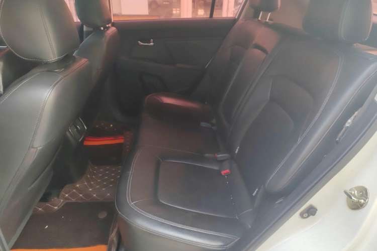 Used Kia Sportage R 2016 2.0L Automatic Two-Wheel Drive DLX Interior 1