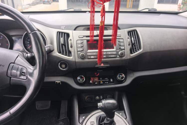 Used Kia Sportage R 2016 2.0L Automatic Two-Wheel Drive DLX Interior 3