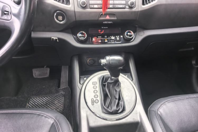 Used Kia Sportage R 2016 2.0L Automatic Two-Wheel Drive DLX Interior 4
