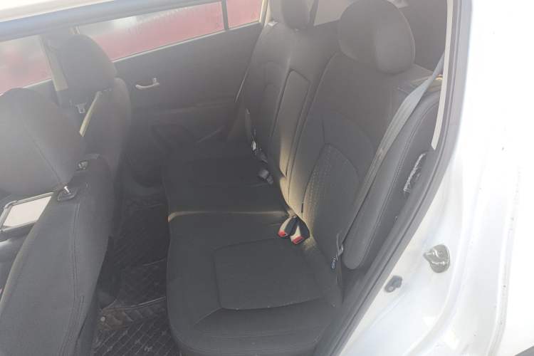 Used Kia Sportage R 2016 2.0L Manual Two-Wheel Drive GL Trim Interior 4