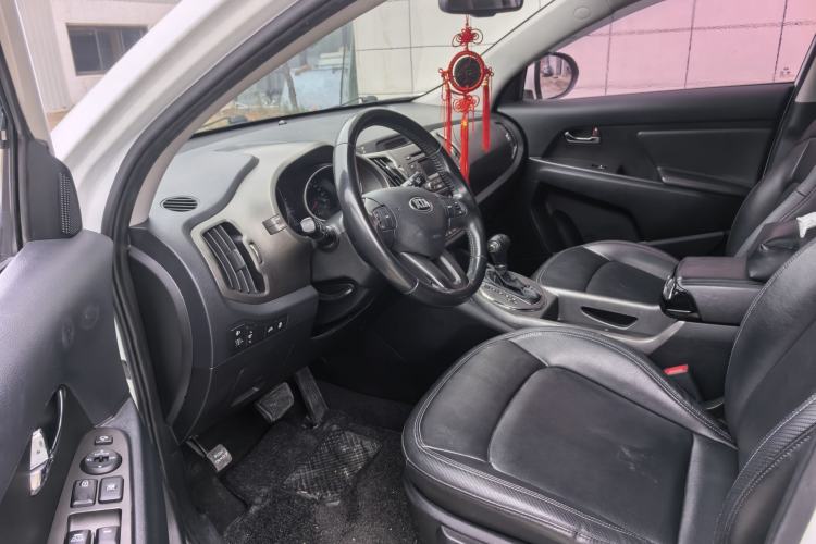 Used Kia Sportage R 2016 2.0L Automatic Two-Wheel Drive DLX Interior 5