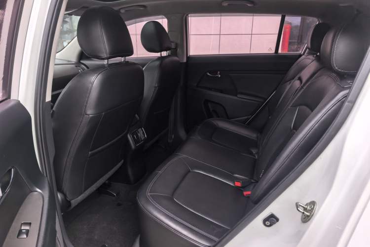 Used Kia Sportage R 2016 2.0L Automatic Two-Wheel Drive DLX Interior 6