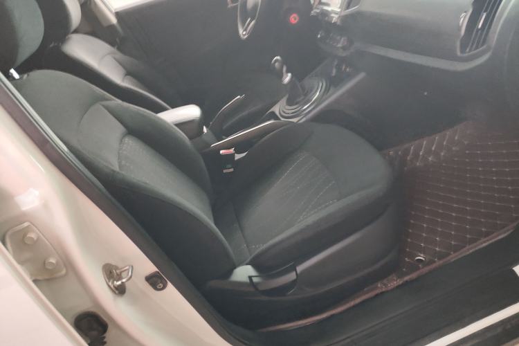 Used Kia Sportage R 2016 2.0L Manual Two-Wheel Drive GL Trim Interior 7