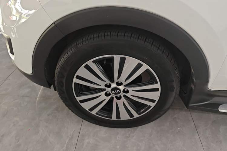 Used Kia Sportage R 2016 2.0L Automatic Two-Wheel Drive DLX Left Front Wheel Hub