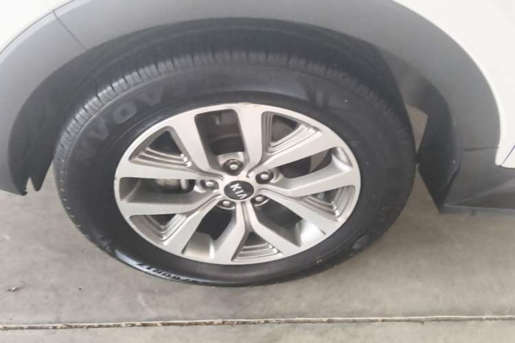 Used Kia Sportage R 2016 2.0L Automatic Two-Wheel Drive GLS Trim Left Front Wheel Hub