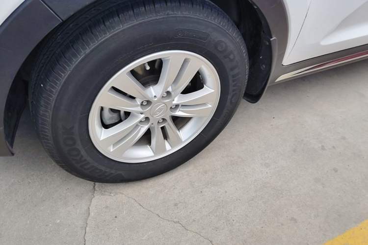 Used Kia Sportage R 2016 2.0L Automatic Two-Wheel Drive GL Left Front Wheel Hub
