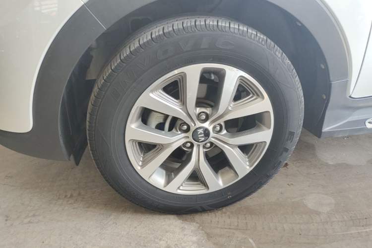 Used Kia Sportage R 2016 2.0L Automatic Two-Wheel Drive GLS Trim Left Front Wheel Hub