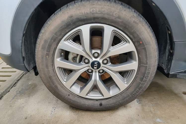 Used Kia Sportage R 2016 2.0L Automatic Two-Wheel Drive GLS Trim Left Front Wheel Hub