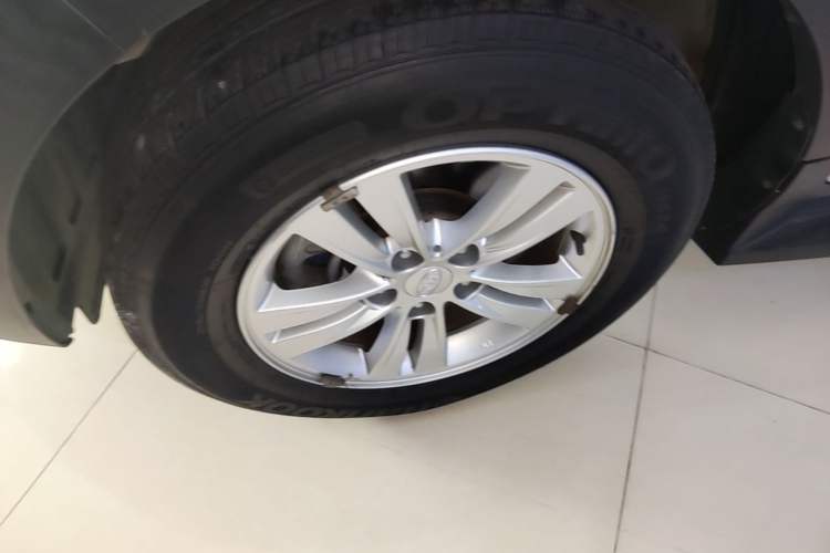 Used Kia Sportage R 2016 2.0L Automatic Two-Wheel Drive GL Left Front Wheel Hub