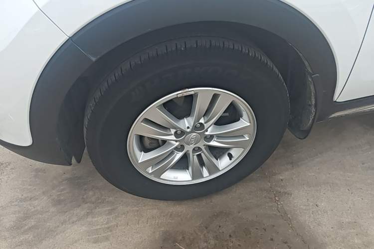 Used Kia Sportage R 2016 2.0L Automatic Two-Wheel Drive GL Left Front Wheel Hub