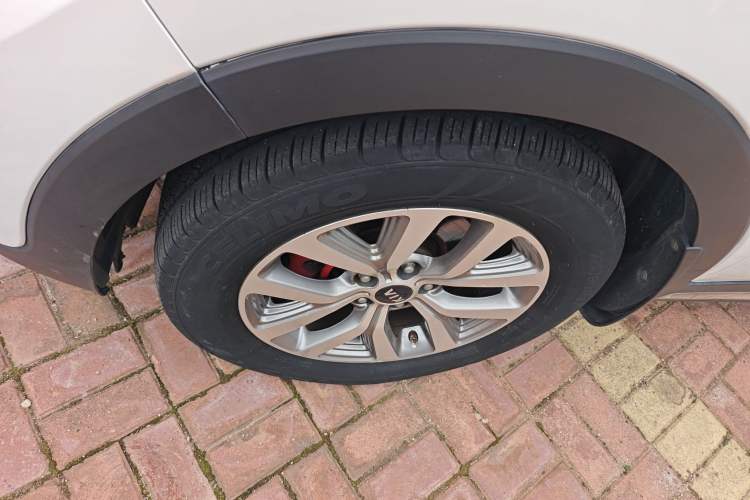 Used Kia Sportage R 2016 2.0L Automatic Two-Wheel Drive GLS Trim Left Front Wheel Hub