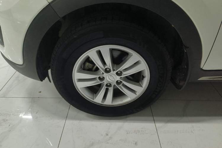 Used Kia Sportage R 2016 2.0L Manual Two-Wheel Drive GL Trim Left Front Wheel Hub