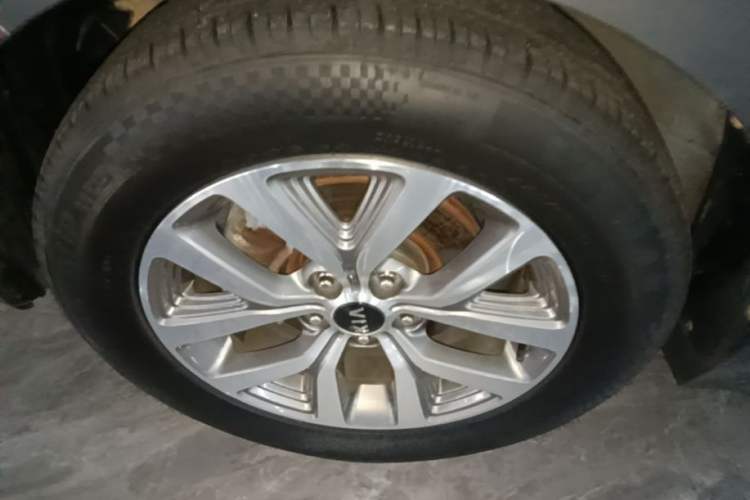 Used Kia Sportage R 2016 2.0L Automatic Two-Wheel Drive GLS Trim Left Front Wheel Hub