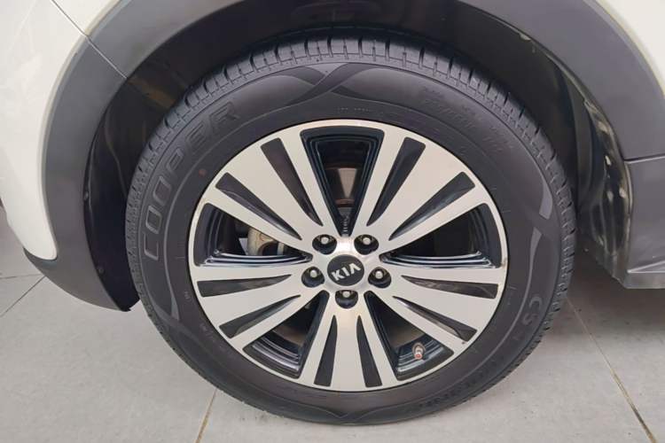 Used Kia Sportage R 2016 2.0L Automatic Two-Wheel Drive DLX Left Front Wheel Hub