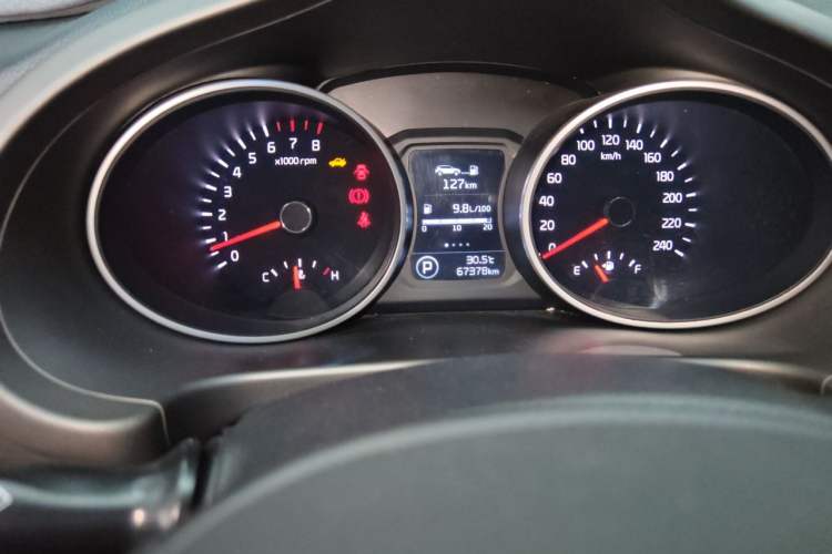 Used Kia Sportage R 2016 2.0L Automatic Two-Wheel Drive GLS Trim Odometer Close Up