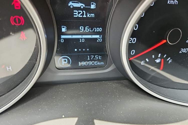 Used Kia Sportage R 2016 2.0L Automatic Two-Wheel Drive DLX Odometer Close Up