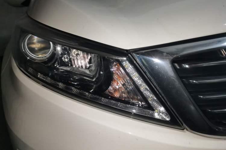 Used Kia Sportage R 2016 2.0L Automatic Two-Wheel Drive DLX Right Front Headlight