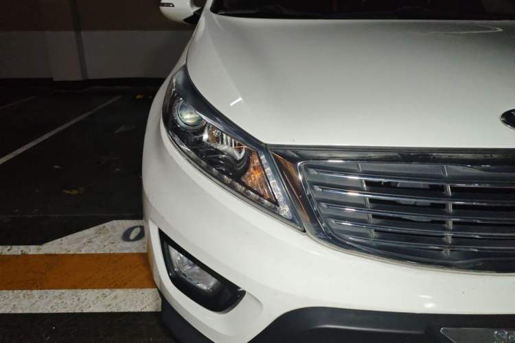 Used Kia Sportage R 2016 2.0L Automatic Two-Wheel Drive GLS Trim Right Front Headlight