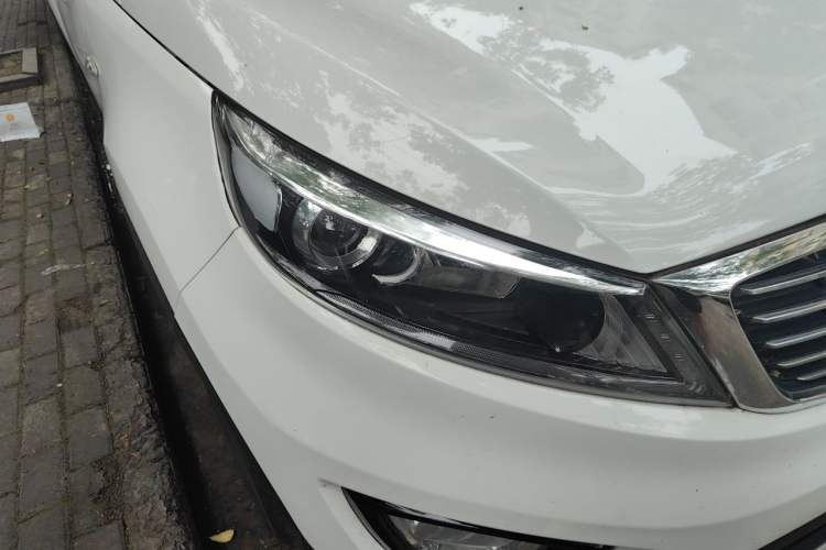 Used Kia Sportage R 2016 2.0L Manual Two-Wheel Drive GL Trim Right Front Headlight