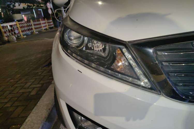 Used Kia Sportage R 2016 2.0L Automatic Two-Wheel Drive GLS Trim Right Front Headlight