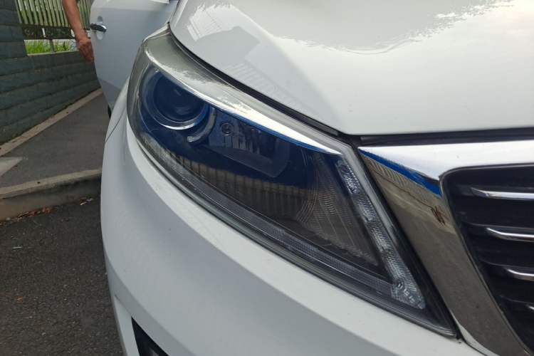 Used Kia Sportage R 2016 2.0L Automatic Two-Wheel Drive DLX Right Front Headlight